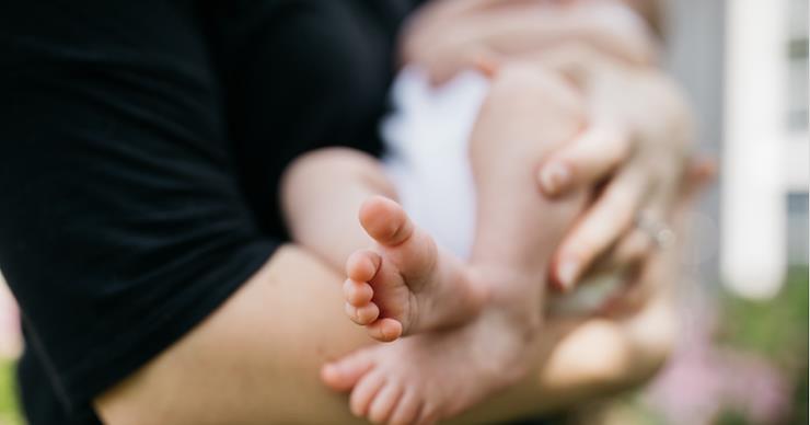 Breastfeeding and labial frenotomy for isolated upper lip tie